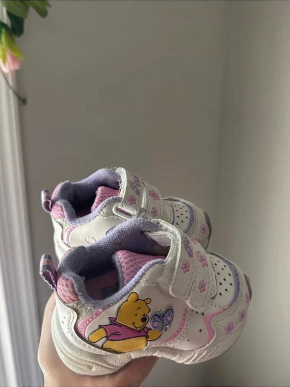 Disney White & Pink Winnie the Pooh Toddler Light-Up Sneakers